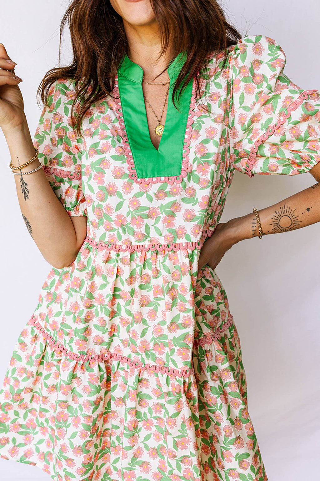 Contrast Neckline Trim Floral Short Puff Sleeve Dress