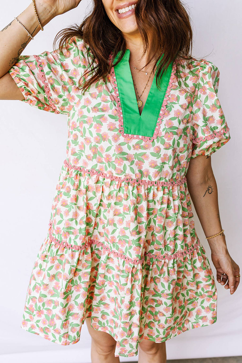 Contrast Neckline Trim Floral Short Puff Sleeve Dress